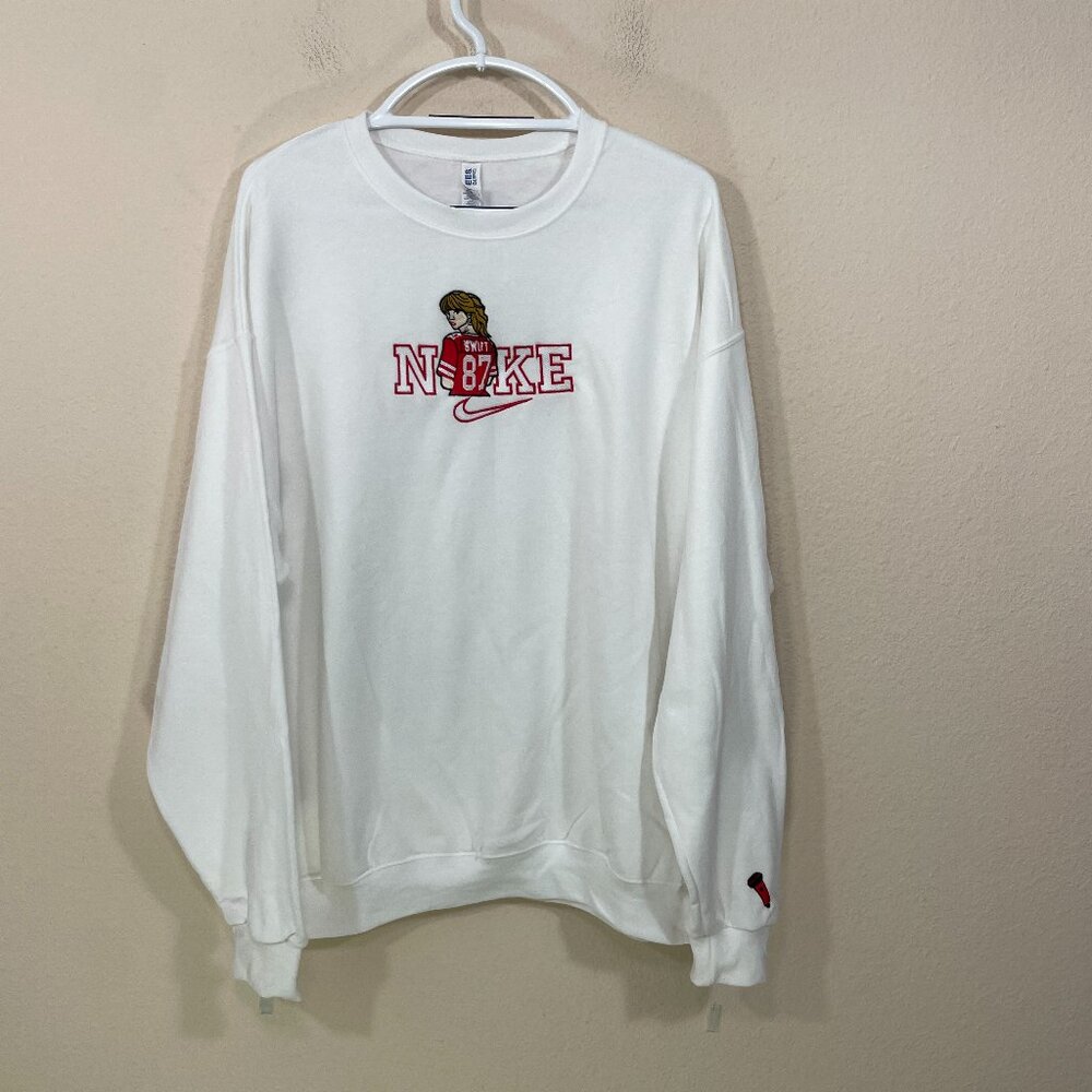 Jerzees Size XL Taylor Swift Kansas City Chiefs Kelce Long Sleeve‎ Embroidered